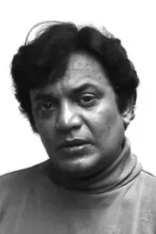 Uttam Kumar como: Bhabesh Banerjee