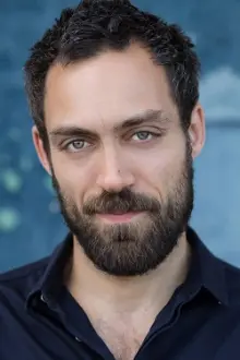 Alex Hassell como: Nick