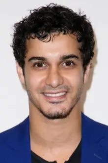 Elyes Gabel como: Ahmed