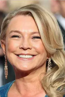 Amanda Redman como: Karine Bassett