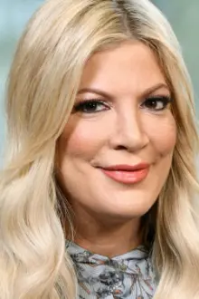 Tori Spelling como: Ela mesma