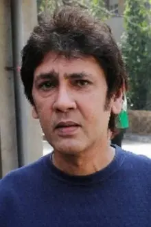 Kumar Gaurav como: Thakur Pawan Kumar Singh