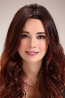 Özgü Namal como: Meryem