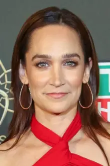 Nicole da Silva como: Lisa Testro