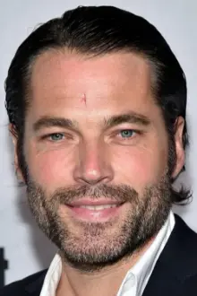 Tim Rozon como: Terry