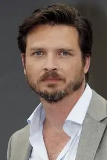 Aden Young como: Angel