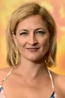 Zoë Bell como: Avery