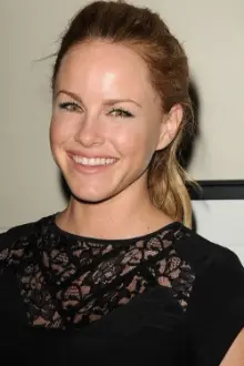 Julie Berman como: Cathy Porterson