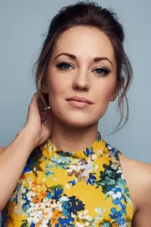 Laura Osnes como: Claire