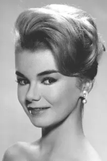 Ahna Capri como: Terri Greene