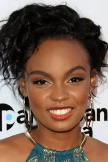 Sierra Aylina McClain como: 