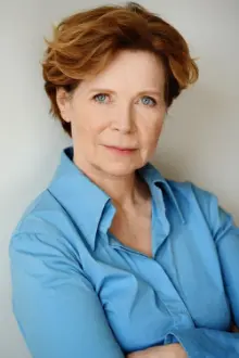 Marion Kracht como: Dr. Sandra Keller