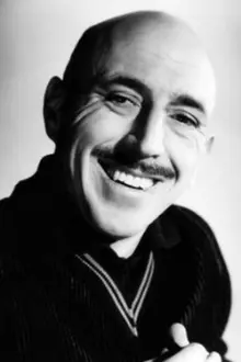 Lionel Jeffries como: Ames