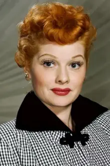 Lucille Ball como: Mary (uncredited)
