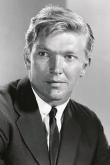 Denny Miller como: Garrity