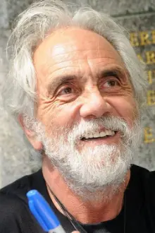 Tommy Chong como: Buster 'The Body' Crab / Man / Ticket Guy / Ralph / Screaming Woman / Bob Bitchin / Laidback Lenny / Blind Melon Chitlin / Doctor / Ashley Roachclip / Com Soldier / Brown / R.F.D. Soldier #1 / Leslie Horwinkle / Stoner / Security Guard / Guy in Bathroom / Nemo's Track's / Narc / Radio Host / Billy / Horseface / Chongo / Sgt. Stadanko / Captain Quaalude (voice)