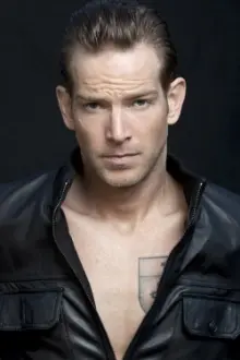 Sean Brosnan como: Luke