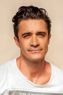 Gilles Marini como: Dimitri