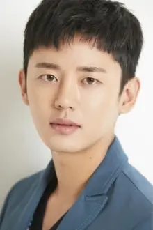 Lee Ji-hoon como: Kang Chan