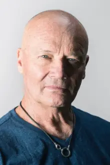 Creed Bratton como: 