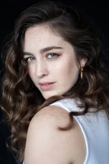 Danielle Galligan como: Lilli