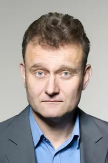 Hugh Dennis como: 