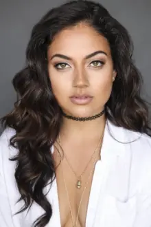 Inanna Sarkis como: Alice