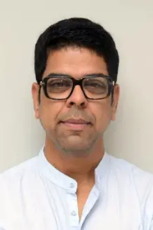 Murli Sharma como: Kaaya's Father