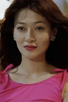 Pauline Chan como: Mrs Chau