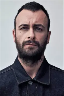 Joseph Gilgun como: Martin