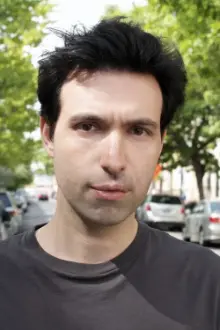 Alex Karpovsky como: Chris