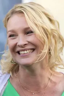 Joanna Page como: Kat