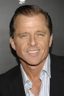 Maxwell Caulfield como: Alfred