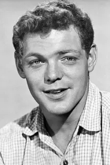 James MacArthur como: Hal Ditmar