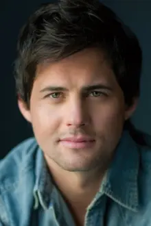 Kristoffer Polaha como: Michael Truett