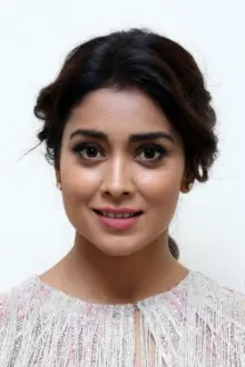 Shriya Saran como: Priya