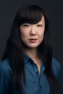 Jennifer Kim como: Meg