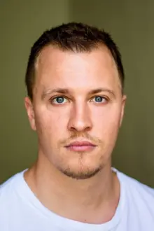 Tim Kalkhof como: Kevin Kröler