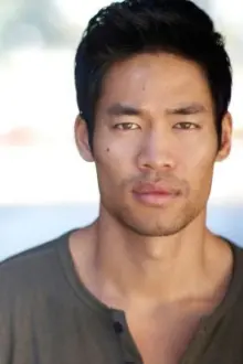 David Lim como: Victor Tan