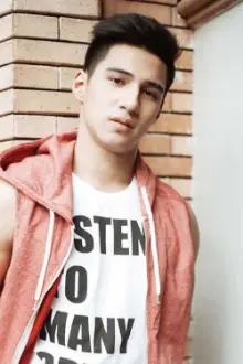 Albie Casiño como: Martin