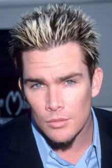 Mark McGrath como: Himself - Host