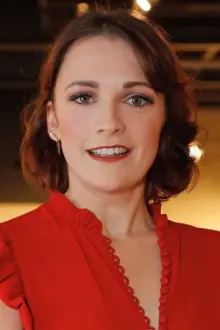 Charlotte Ritchie como: Hannah