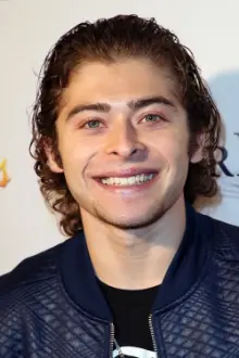 Ryan Ochoa como: Ceasar