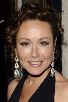 Amanda Mealing como: Vivienne Jones