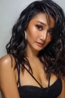 Chie Filomeno como: Gina Lavides