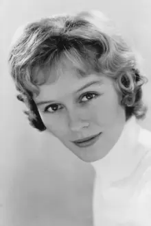 Virginia McKenna como: Jean Paget