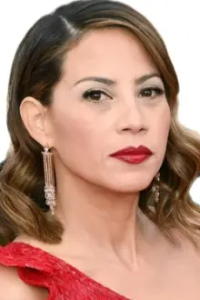 Elizabeth Rodriguez como: Cheeky