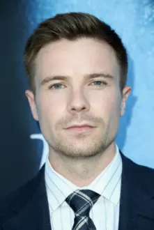 Joe Dempsie como: Young Nick Harp