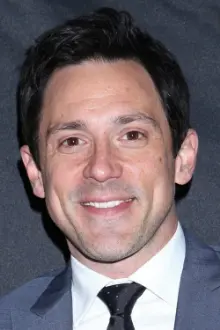 Steve Kazee como: Curtis Ballard