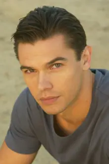 Paul Telfer como: Reggie (segment 'Playing Dead')